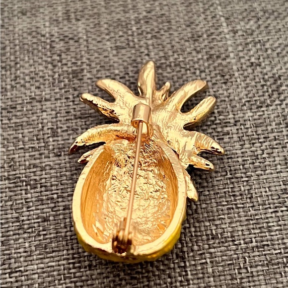 Pineapple Brooch Pins Label Brooches New - Picture 1 of 3